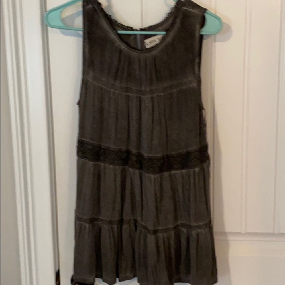 Gray tank